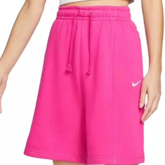 Nike Sportswear Essential Fleece 6” High Rise Shorts - Picture 1 of 4